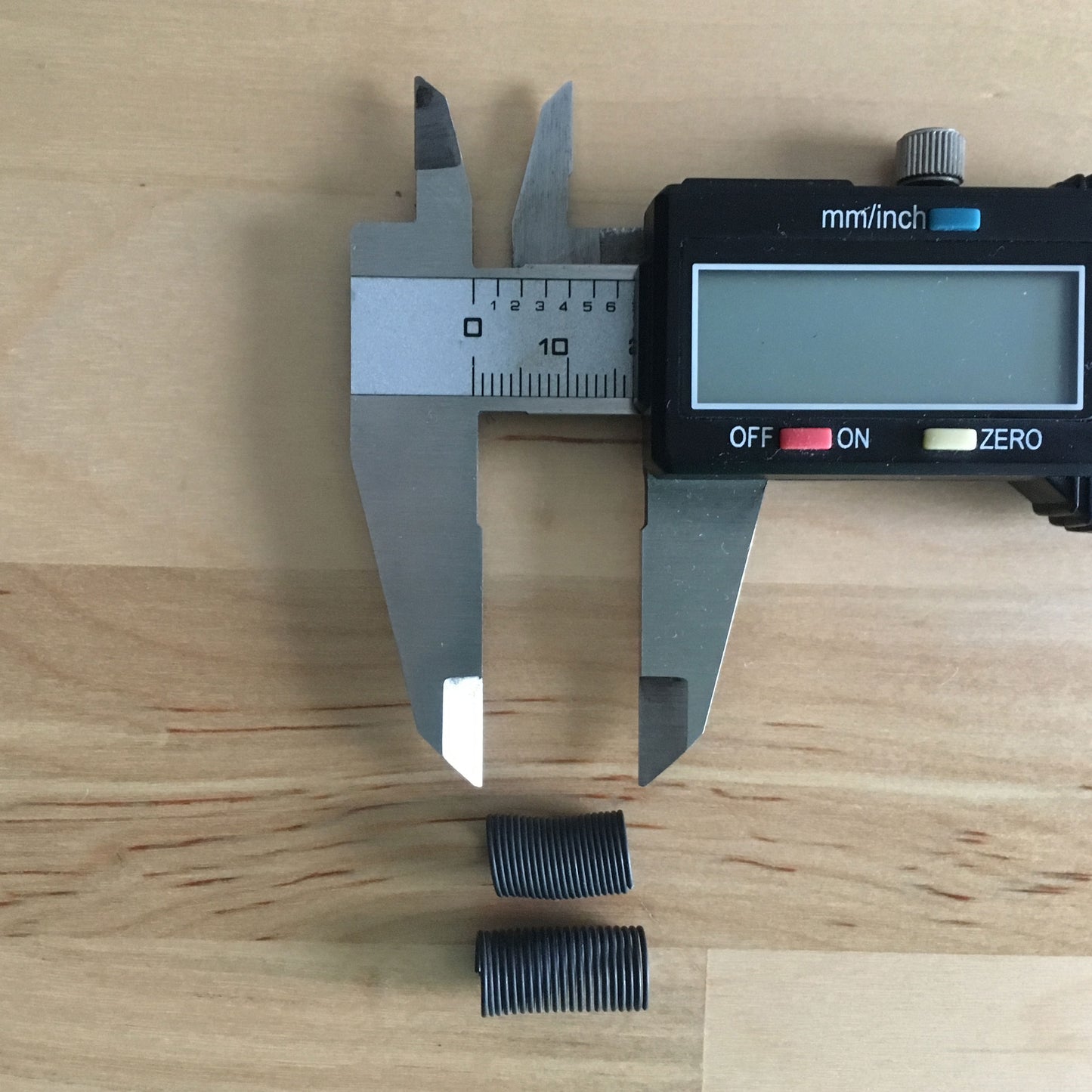 Nitinol 2-Way Memory Coil Spring W0.7 x D9 x C14 x H85 Af 60